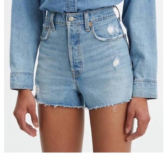 Levi’s a Ribcage shorts - Picture 1 of 4
